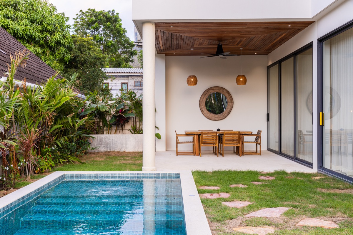 Pool and outdoor dining terrace